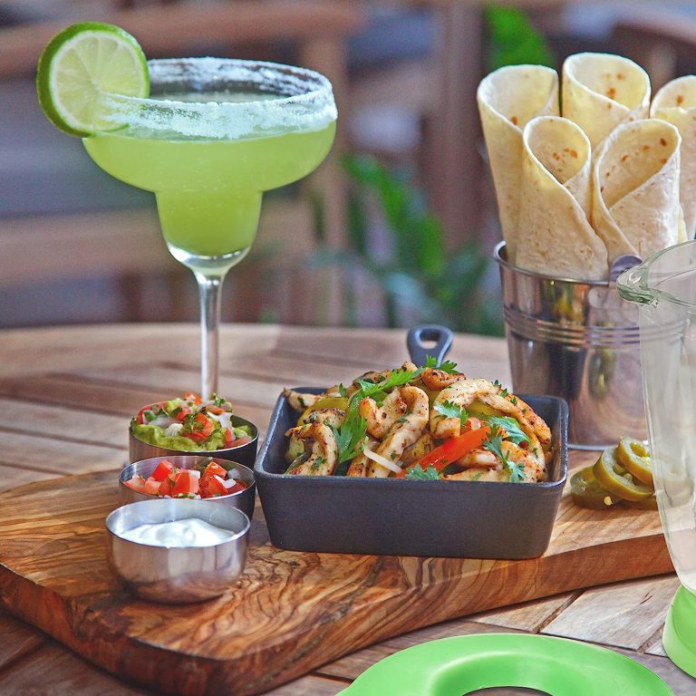 Nostalgia Taco Tuesday Electric Lime Juicer & Margarita Kit, Holds Margaritas, Daiquiris, Smoothies, Slushies, with Salt/Sugar Rimmer, Includes Four 8-Oz. Glasses, 32-Ounce, Green